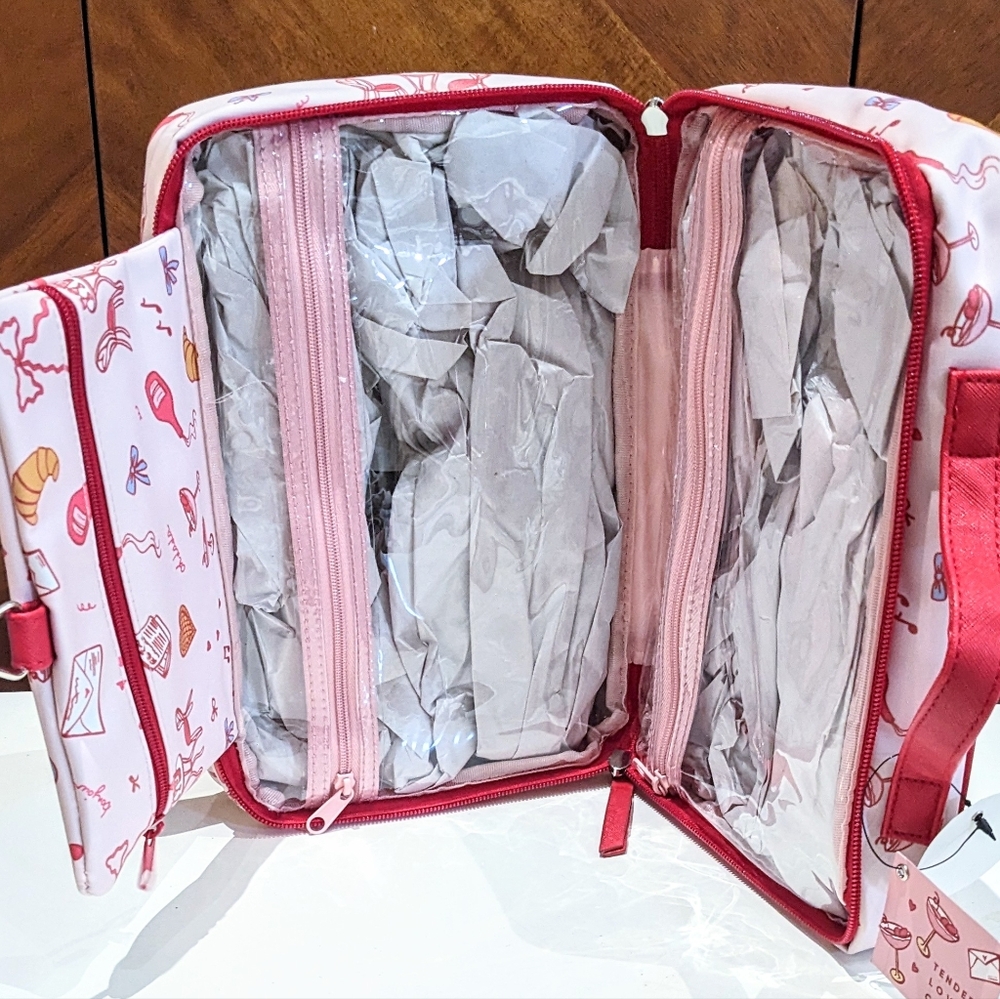 NWT Tender Love + Carry Toiletry Weekender Bag with Hanger - Picture 3 of 3